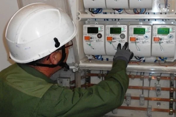 Servicio de implementar y asesorar en el uso de contadores eléctricos por JMP